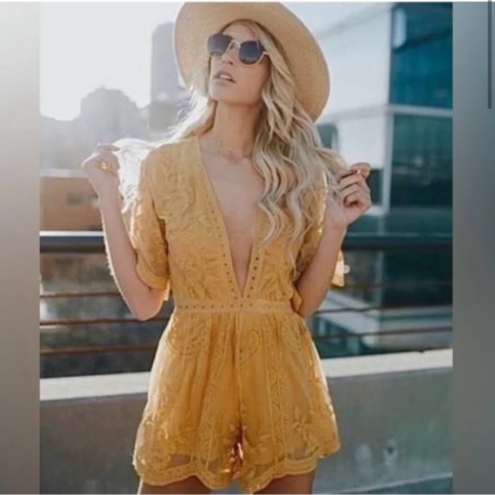 Honey Punch NWT Mustard Lace Boho Romper size Large
